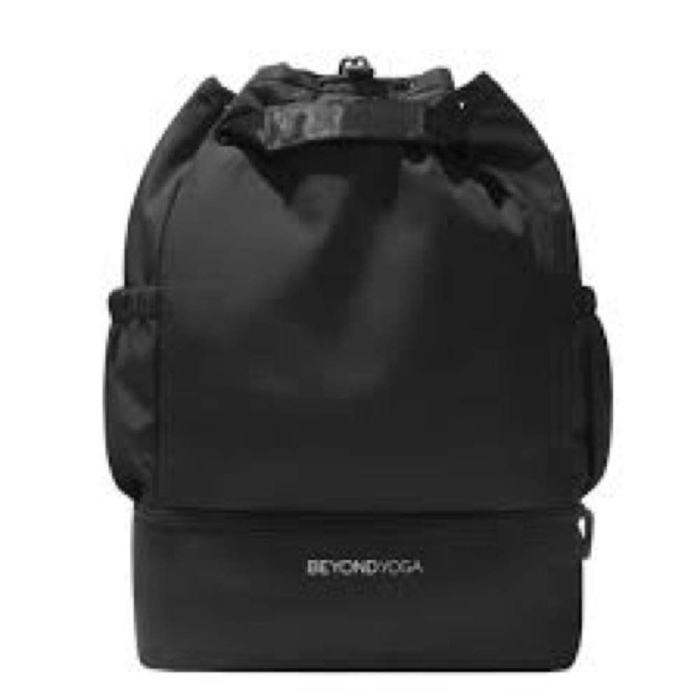 BEYOND YOGA
Convertible Gym Bag: BLACK
